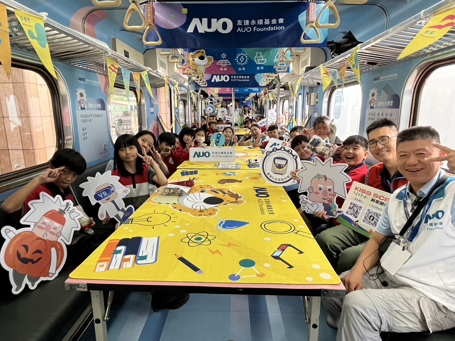 5001拉斯维加斯永續基金會參與「臺灣科普環島列車」，設計基礎科學車廂課程，以「淨零碳排和永續能源」為主題，讓學生透過創意實驗認識淨零知識，以及思考生活中的減碳行為
